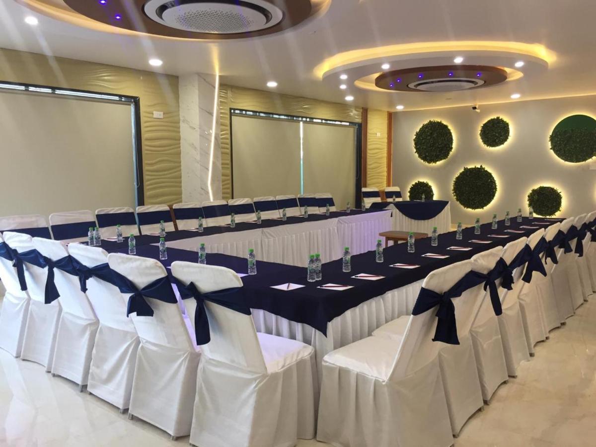 Hotel Sarvin Lucknow Luaran gambar